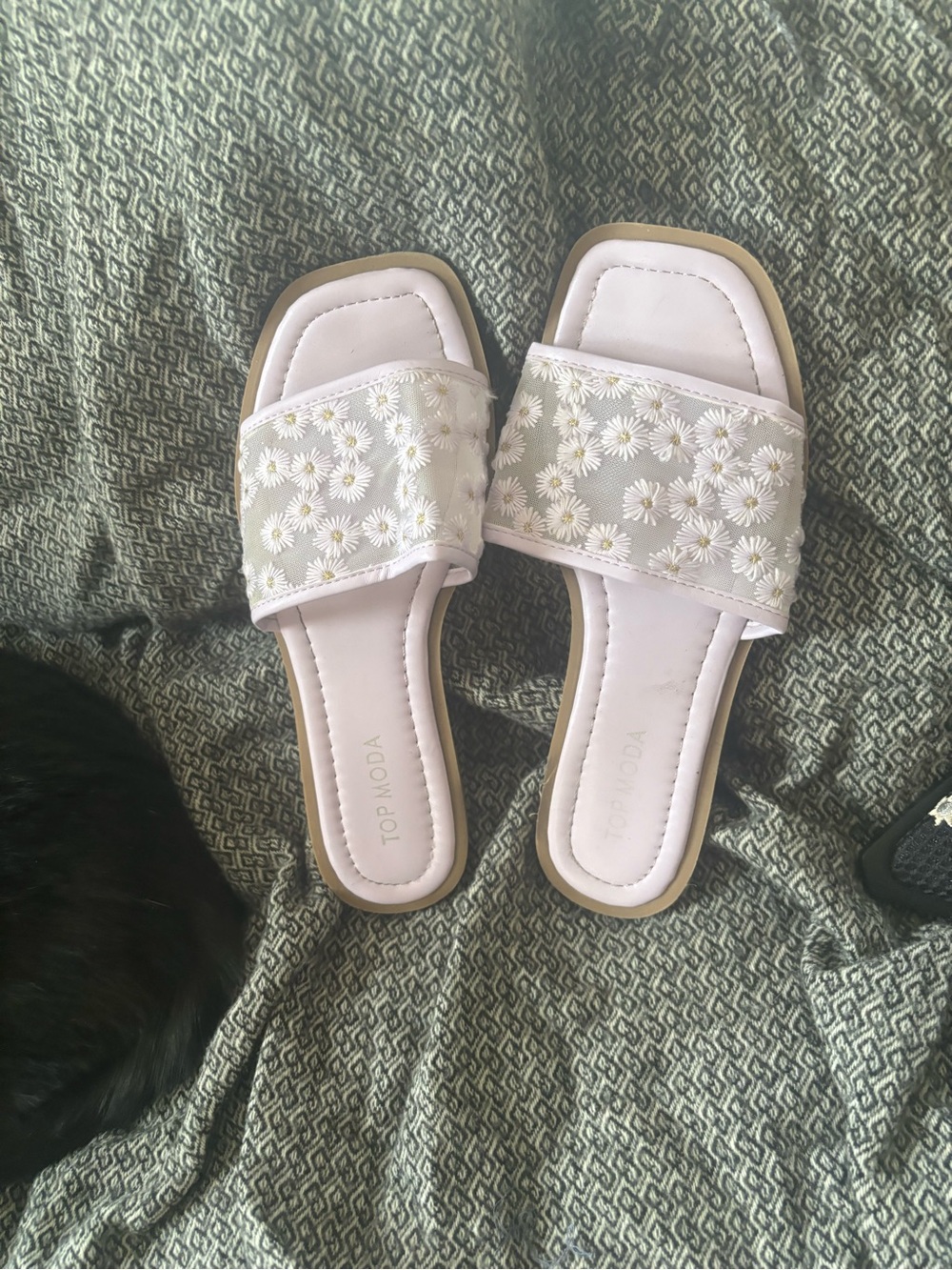 TOP Moda Lilac Slide Sandals with Floral Trim